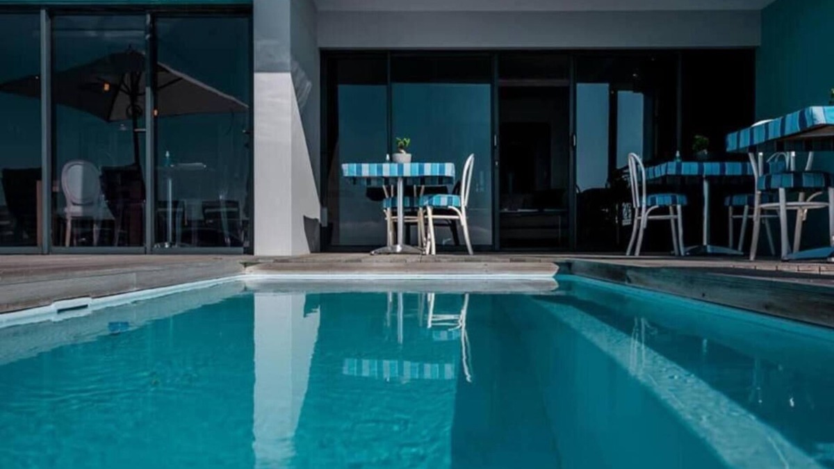 De Kelders Bed & Breakfast | 65onCliff - Otterbaai