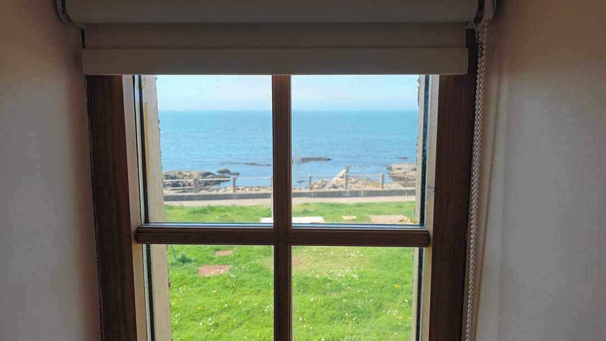 Buckie Cottage | 68 Yardie - 3 bedroom cottage by the sea, sleeps 6