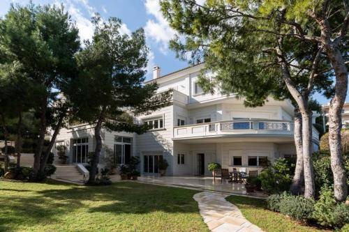 Nea Makri Villa | 686 m² Villa ∙ 7 bedrooms ∙ 15 guests
