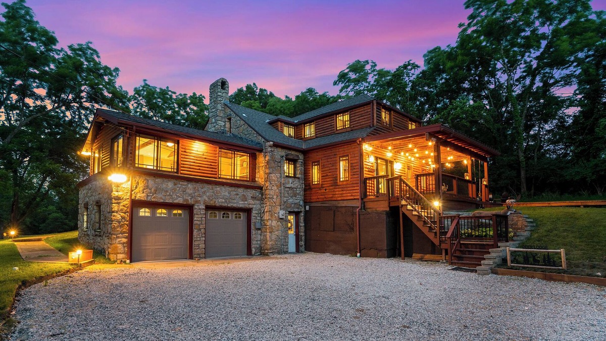 Grandview House | 6Acre Cabin-DiscGolfCourse-Sleeps 15-Pet Friendly!