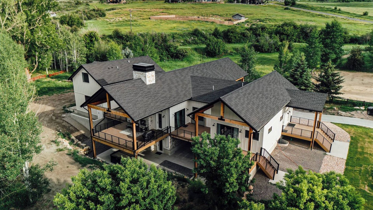Huntsville House | 6b,6b, King beds, Gym, Hot Tub, Game Room, Gazebo, Peaceful