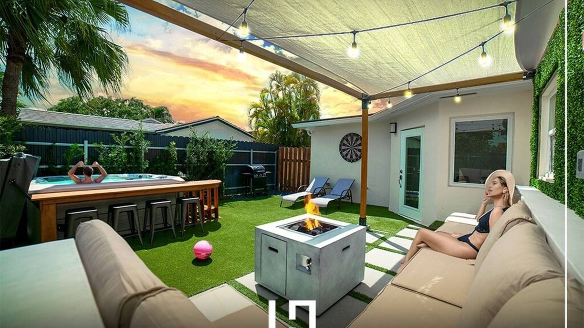 Tamiami House | 6BR Fun Oasis w/Jacuzzi, BBQ & Retro Game Room