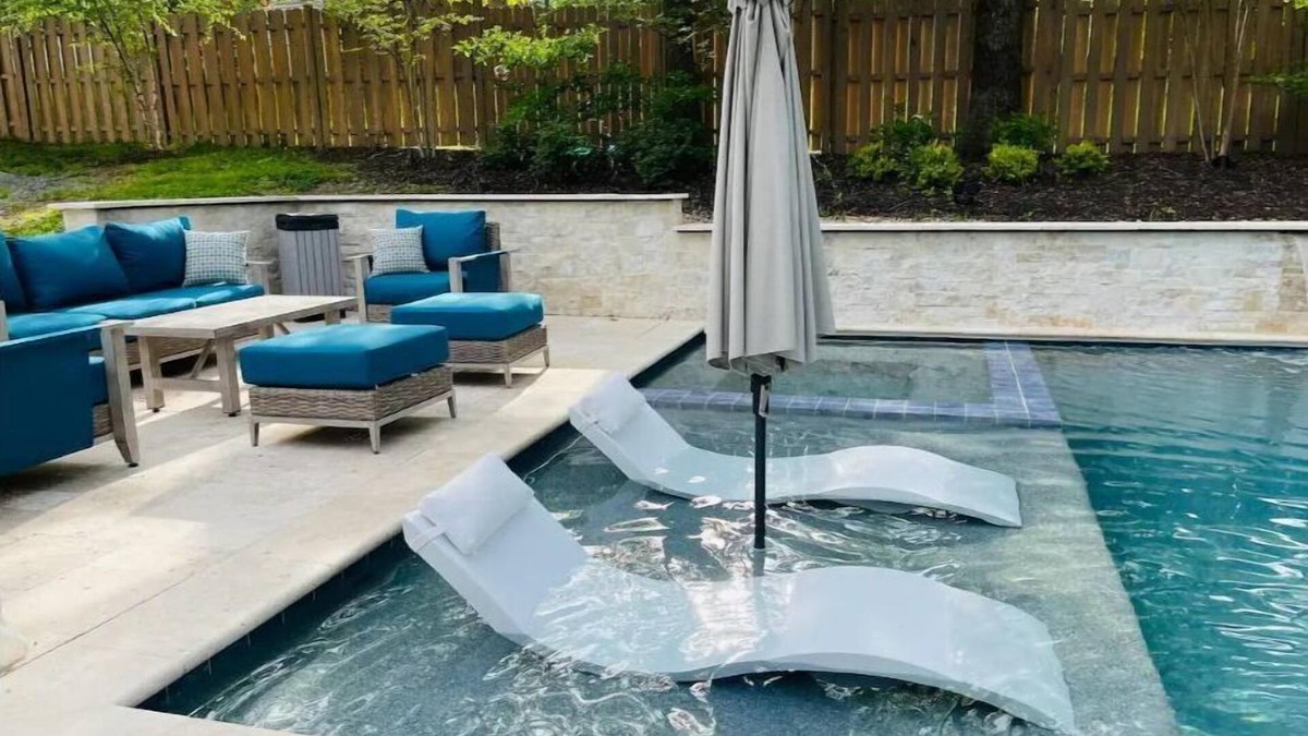Fairfax House | 6BR Modern Home w/HEATED Pool & Screened in Porch