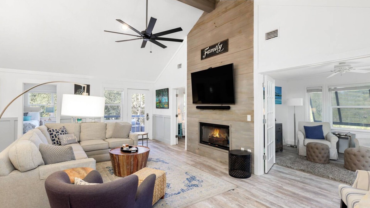 Gulf Trace House | 6BR, Private Pool, Close to the Beach, Bikes, Kayak, SUP!