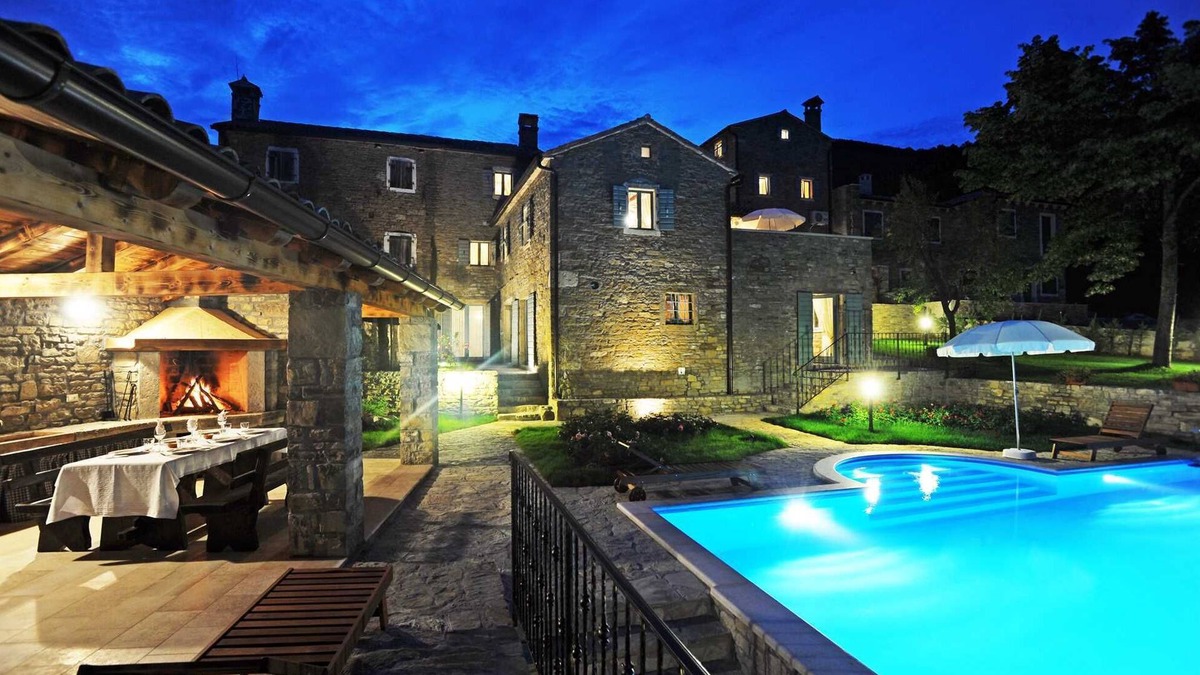 Livade Villa | 6BR Villa with amazing views, playground and extra large infinity pool