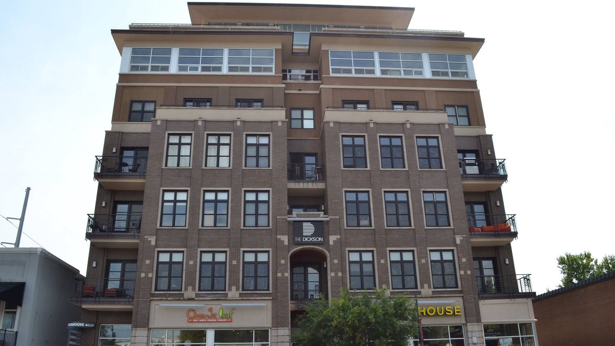 Fayetteville Condo | 6th Floor Condo in The Dickson with View of Old Main