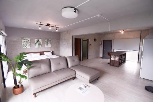 Nakama Apartment | 7月リフォームオープン!ナカマコンド恩納小学生まで添い寝無料