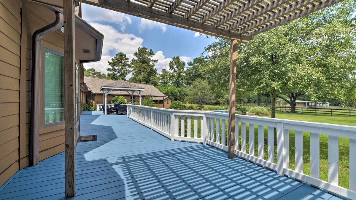 Decker Prairie House | 7 ½ Acre Private Ranch Home w/Pool + Game Loft