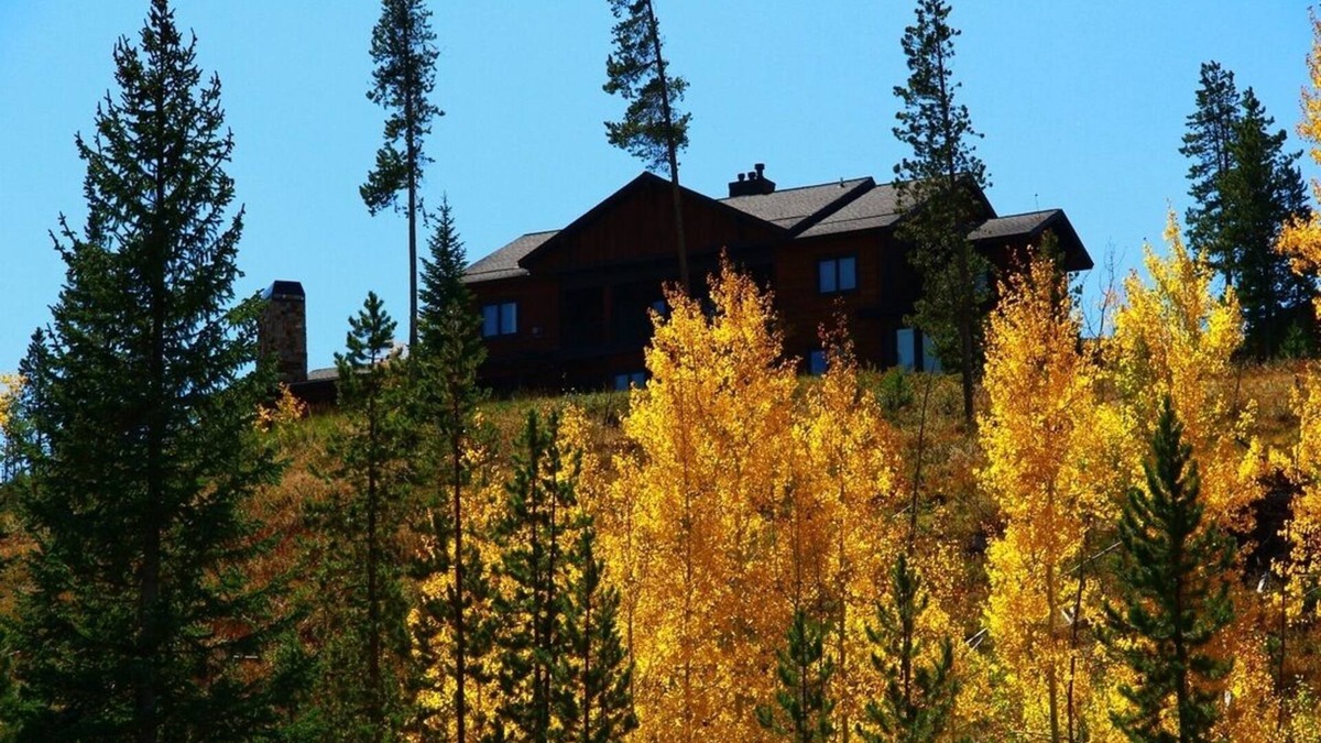 Tabernash House | 7 Acre Mountain Retreat: 7 bdrms 7.5 ba gourmet kitchen; ski raft hike fish bike