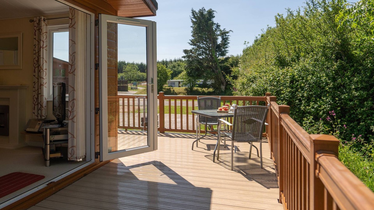 Mullacott Cabin | 7 Atlantic Crescent Lodge - 2 Bed-Sleeps 4-TJS7AC