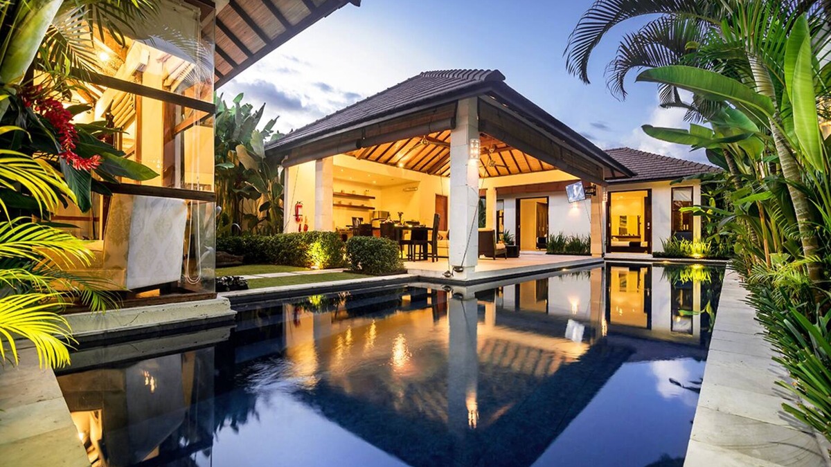 Dewi Sri Villa | 7 Bdrm Seminyak - Last Minute Deal 50% Off !