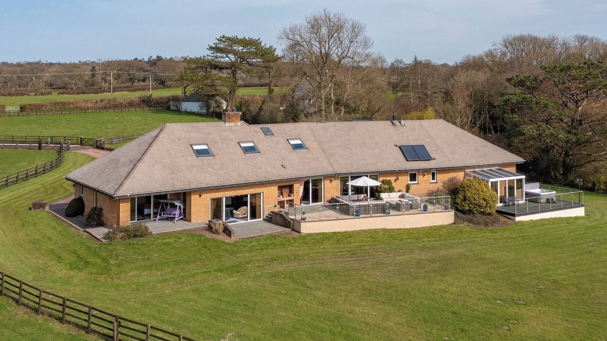 Cardigan Cottage | 7 bedroom accommodation in Llangoedmor near Cardigan