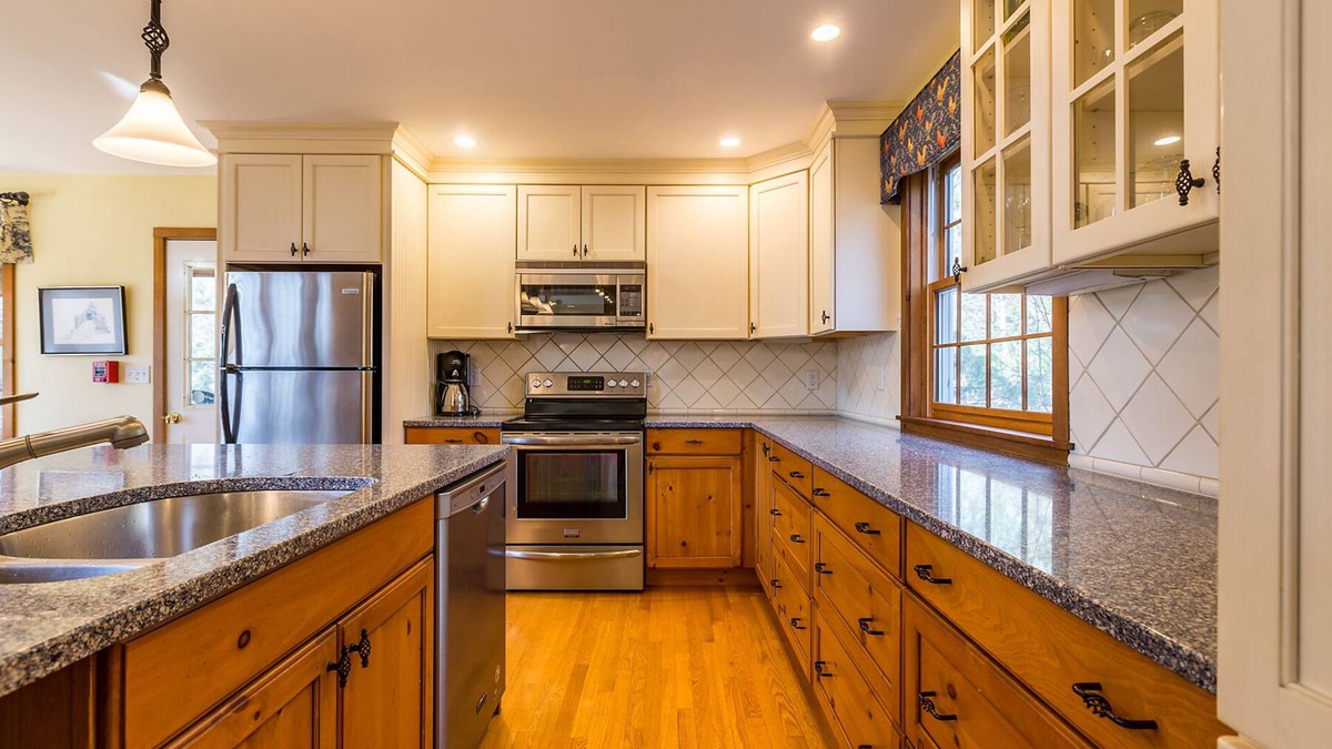 Manchester Center House | 7 Bedroom, 6 Bathroom Manchester Ctr, Mountain View, Hot Tub, and Private Pool
