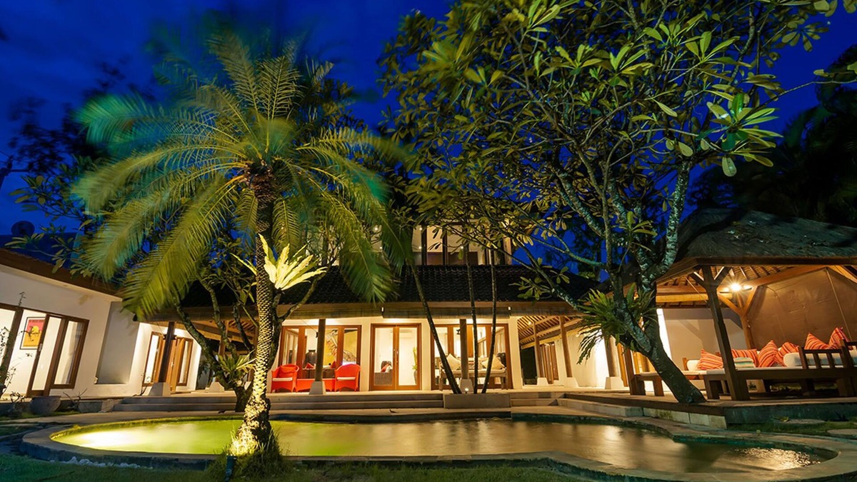 Central Seminyak Villa | 7 BEDROOM/9 BEDS, Last Minute Deal 50%+ OFF! GREAT VALUE, 5 LUXURY