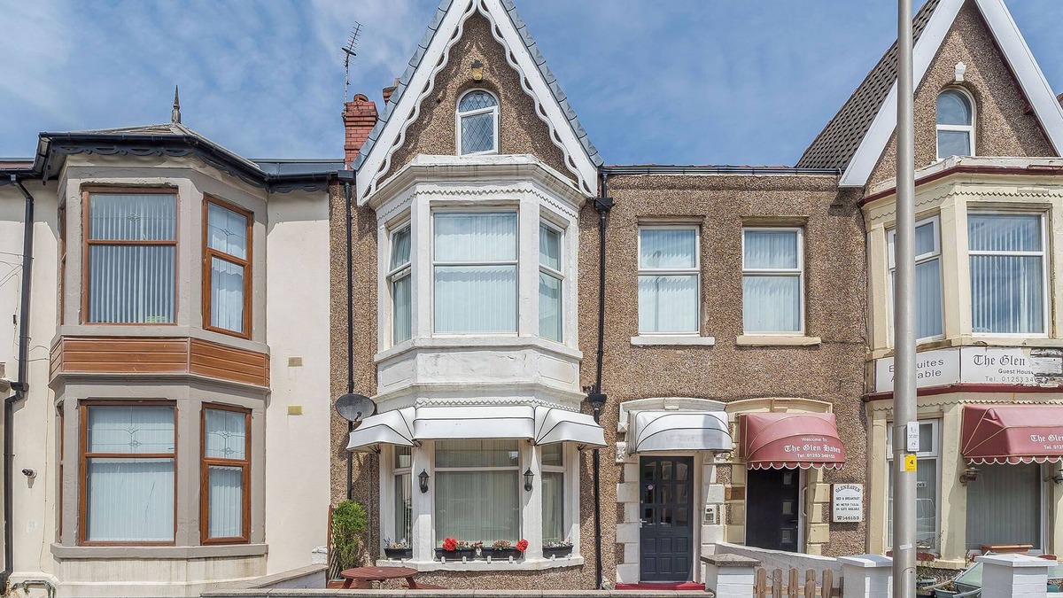 South Shore Cottage | 7 bedroom accommodation in Blackpool