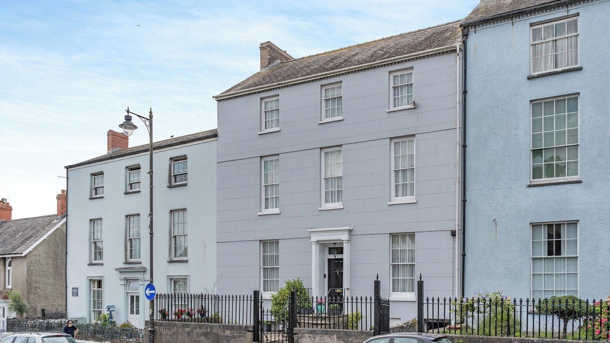 Pembroke Cottage | 7 bedroom accommodation in Pembroke