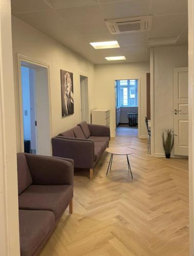 Aalborg Apartment | 7-bedroom apartment with 2x private parking