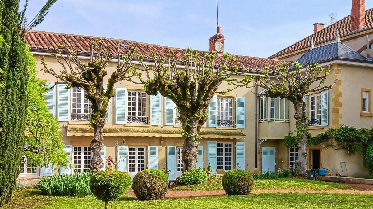 Charlieu House | 7 bedroom awesome home in Charlieu