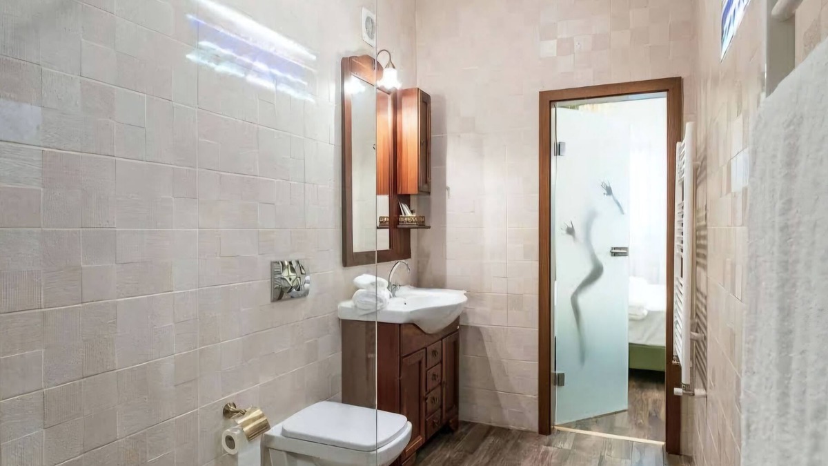 Sector 2 Bed & Breakfast | 7-bedroom bed & breakfast in brilliant București with WiFi, AC