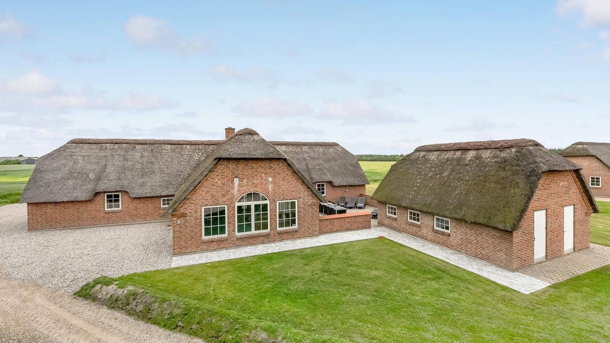 Vedersø Klit House | 7 bedroom gorgeous home in Ulfborg