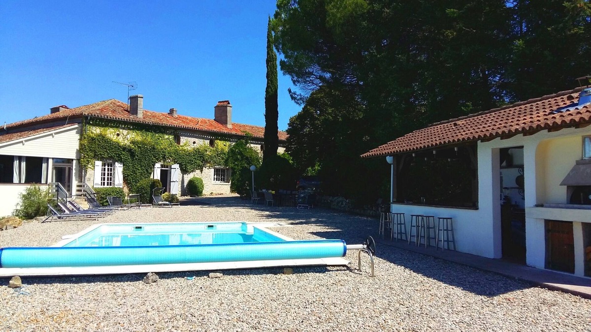 Lagarrigue House | 7 Bedroom hill top Manoir; pool, bar & pizza oven, sleeps 18, 2 hectare grounds