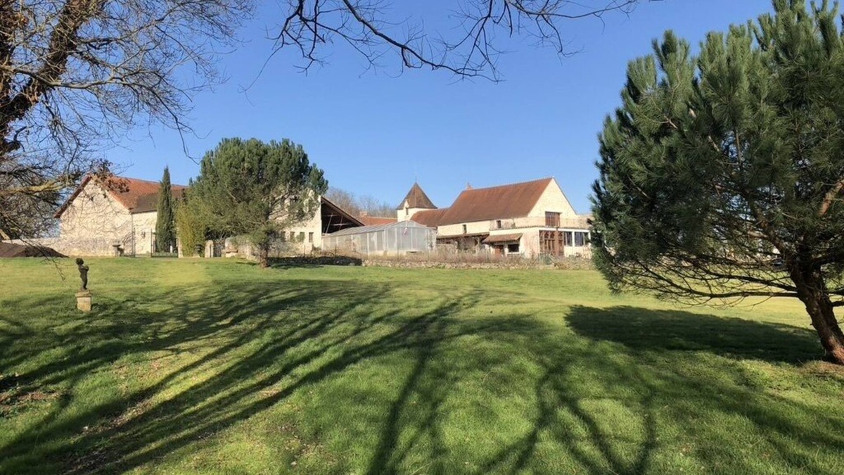 Journet House | 7 bedroom house 100 acres of gardens, woods and lakes. Heated indoor pool.