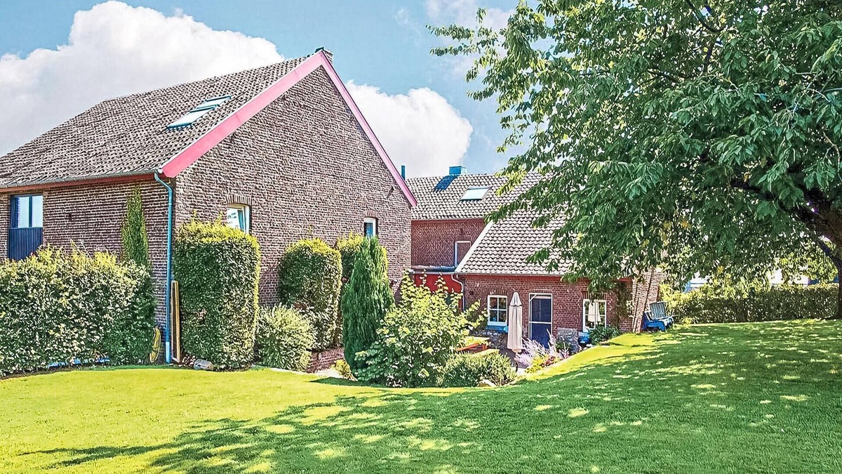Remersdaal House | 7 bedroom lovely home in Remersdaal