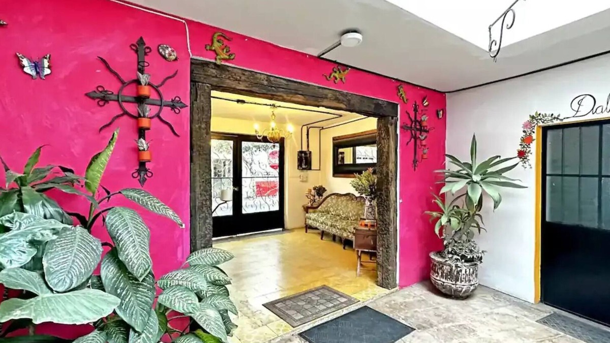 San Pedro Tlaquepaque House | 7 Bedrooms 9 Beds 3 Kitchens Rooftop Lounge