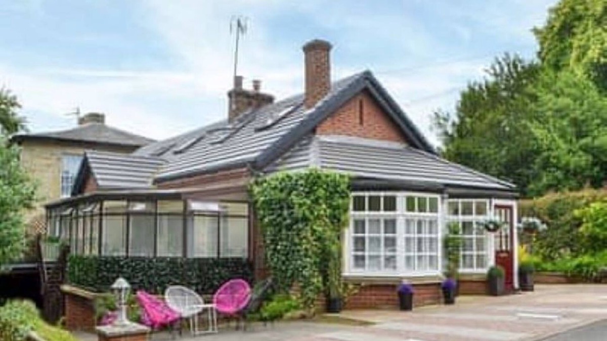 Morpeth Cottage | 7 Bedroom rustic Cosy Cottage in the Heart of Morpeth, gateway to Northumberland