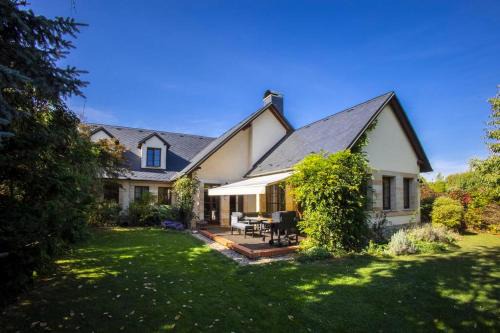 Ricany Villa | 7 Bedroom Secluded Villa close to Prague