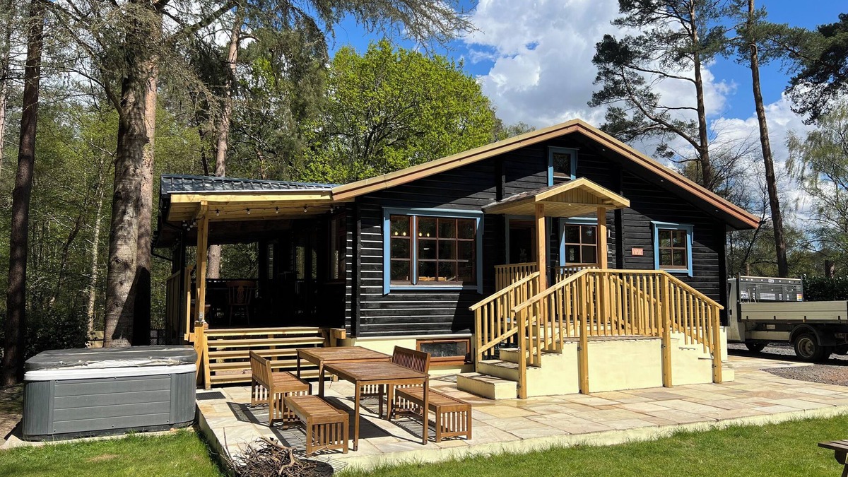 St Leonards House | 7 bedroom, Stunning Cottage with Hot-Tub & Cinema Room