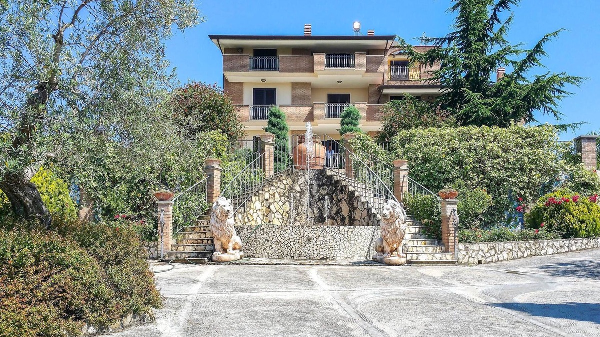 Caiazzo House | 7 bedroom stunning home in Caiazzo