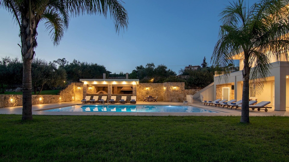 Souda Villa | 7 Bedroom Superb Villa Melitini, Sleeps 16