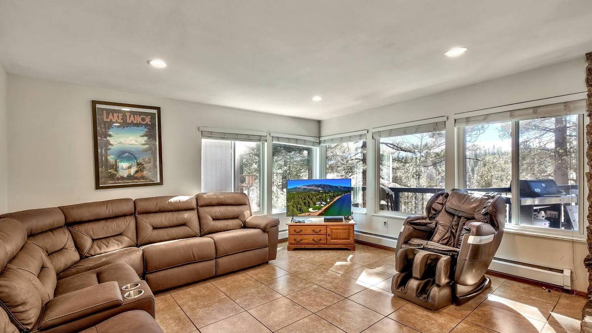 Black Bart Cabin | 7 Bedroom Tahoe Cabin, Pool Table, game room, minutes from Heavenly and Casinos
