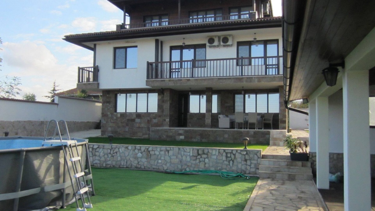 Ravadinovo House | 7 Bedroom Villa near Sozopol with Pool and wide garden