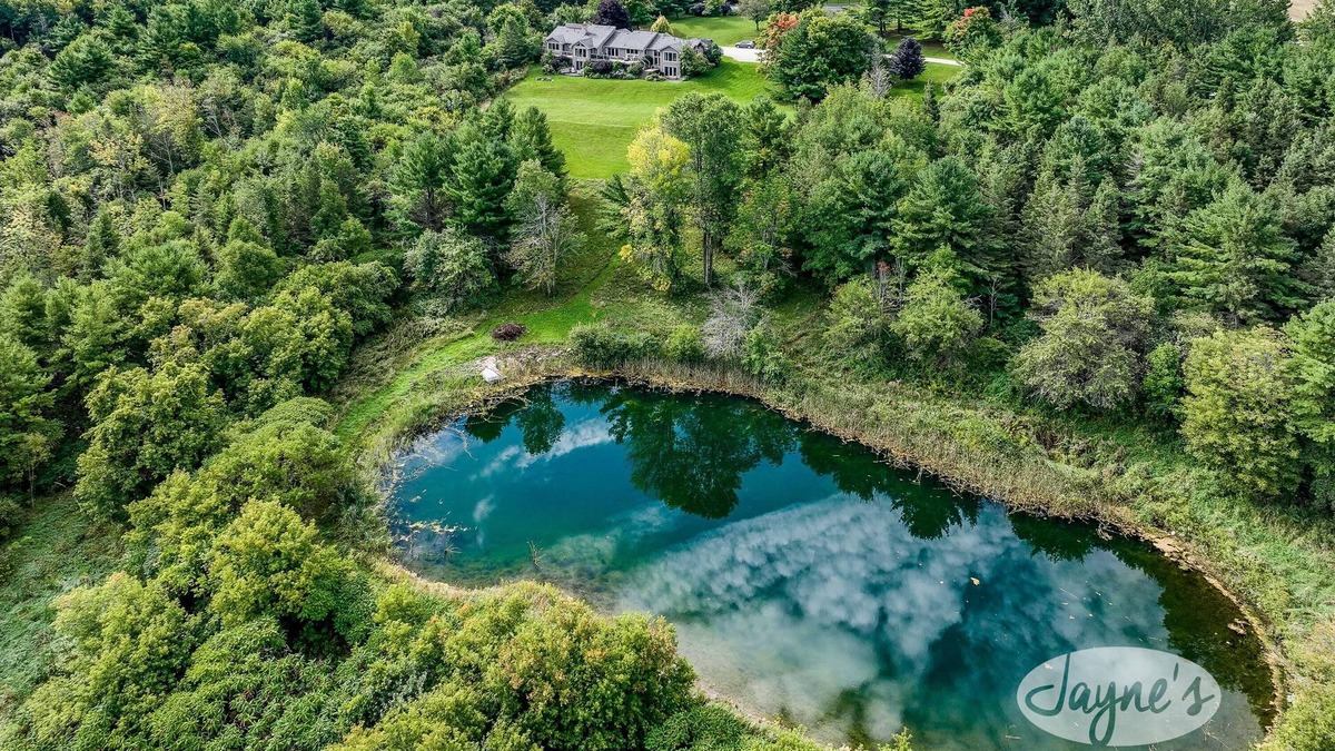 Creemore House | 7 bedrooms 5 bathrooms Country Home near Creemore