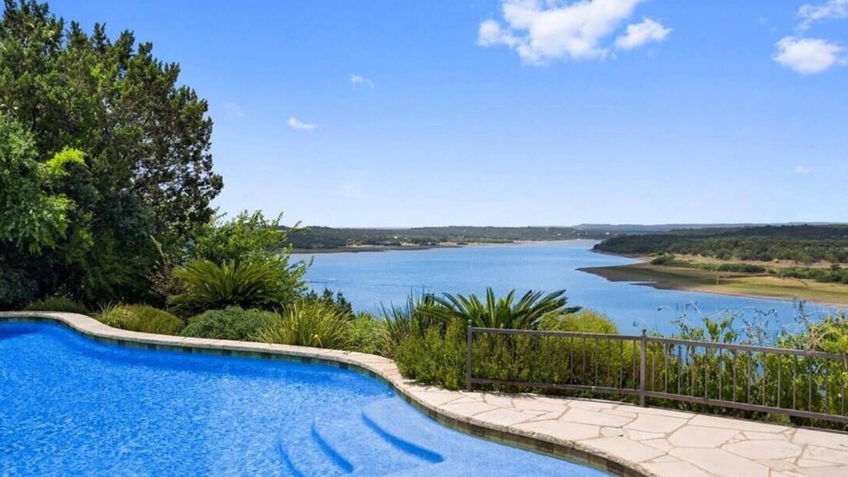 Spicewood House | 7 Beds 6 Bath + 1/2 Bath LUXURY LAKE HOUSE ESTATE