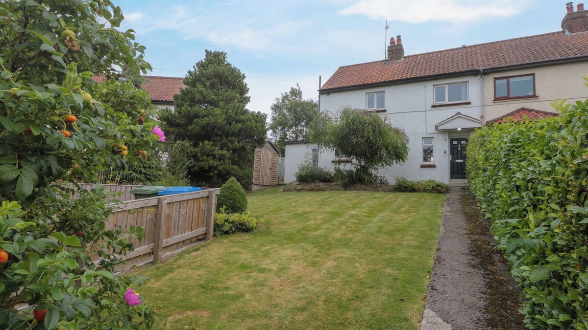 Danby Cottage | 7 DALE END, pet friendly, character holiday cottage in Danby