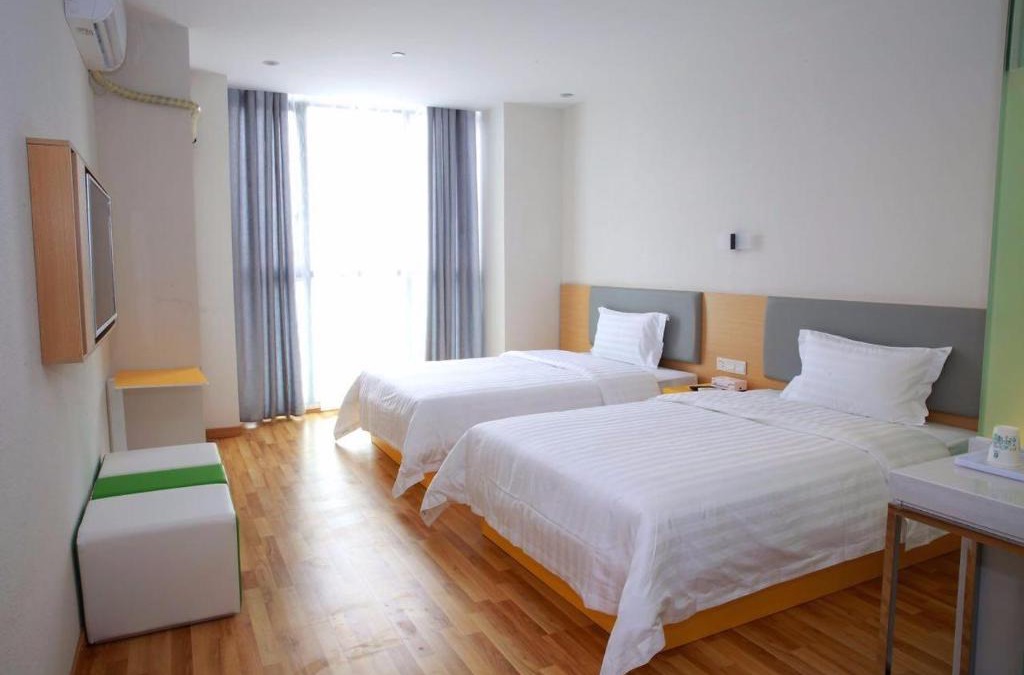 Guanshanhu District Hotel | 7 Days Guiyang North Station