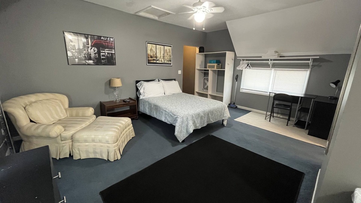 Flint Apartment | #7 Downtown Cultural Center Apartment