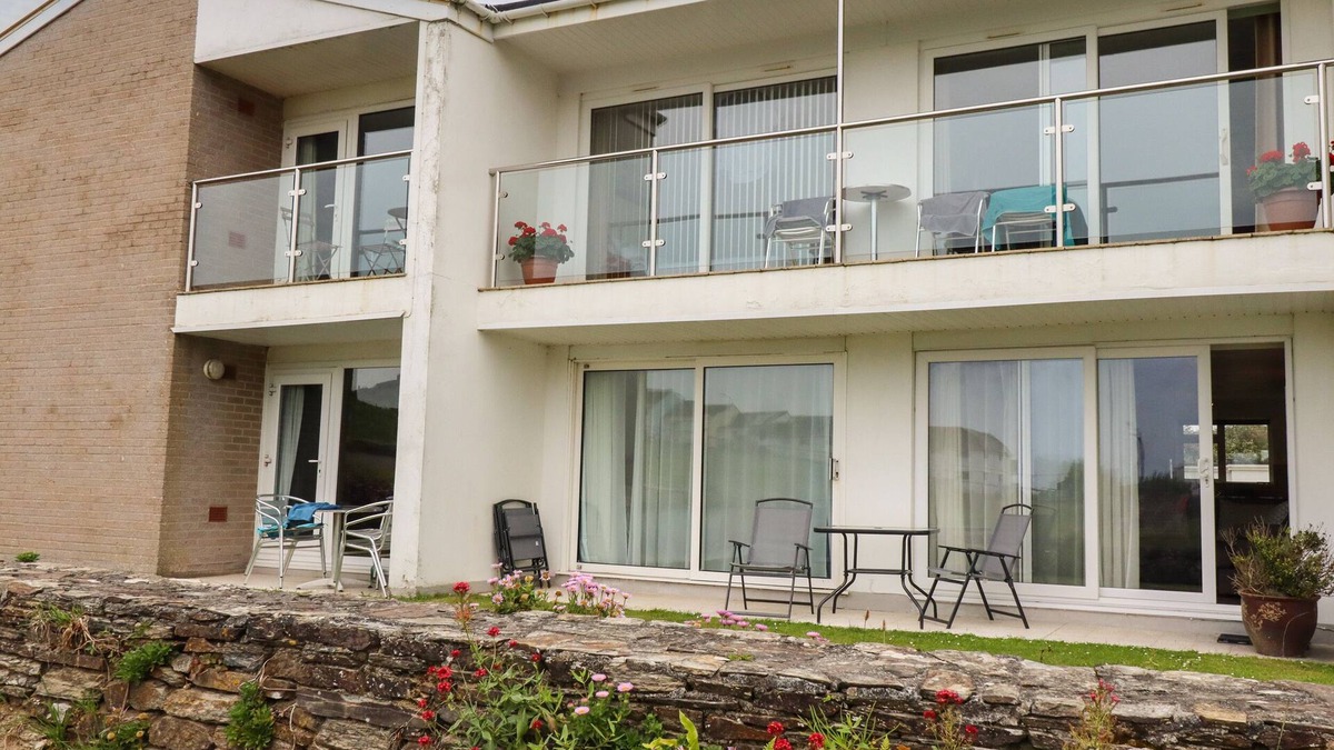 Mawgan Porth Cottage | 7 EUROPA COURT, pet friendly, country holiday cottage in Mawgan Porth