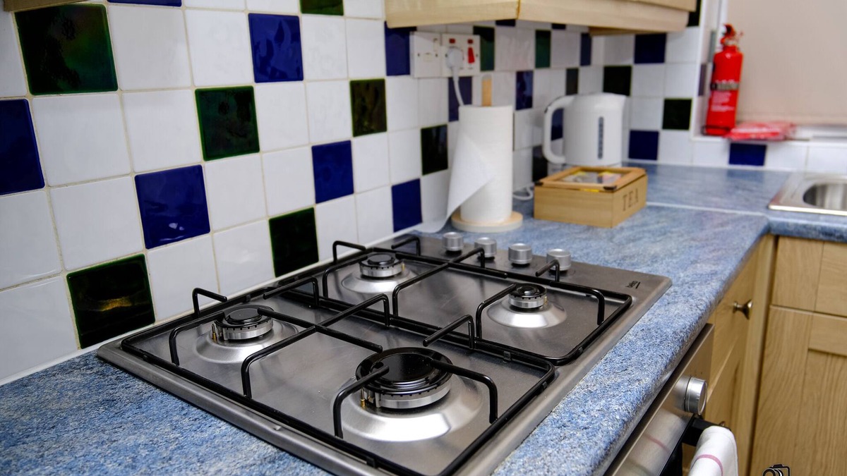 Walsall House | 7 Guests - 3 Bedrooms - Parking - Pet Friendly