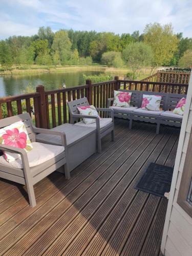 Crowle Cabin | 7 Lakes Country Park 6 Sunset View