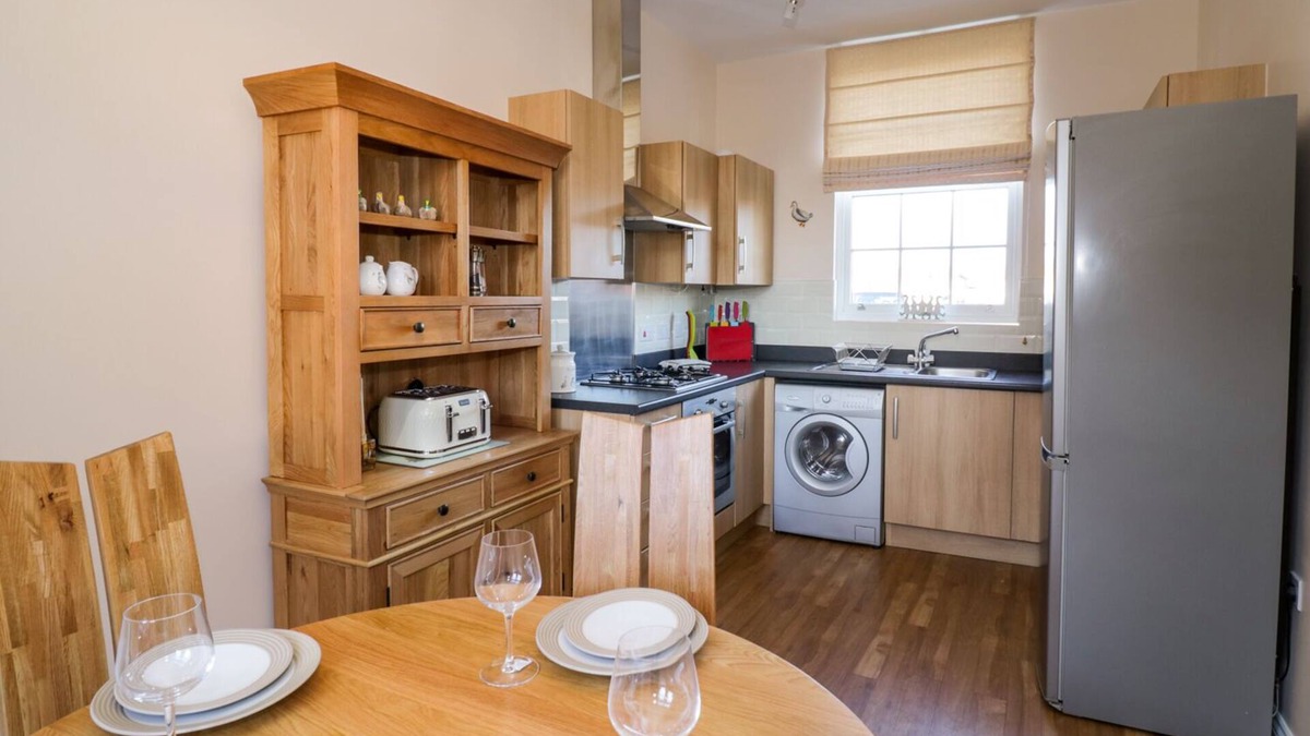 Stourport-on-Severn Cottage | 7 MART LANE, family friendly, with a garden in Stourport-On-Severn
