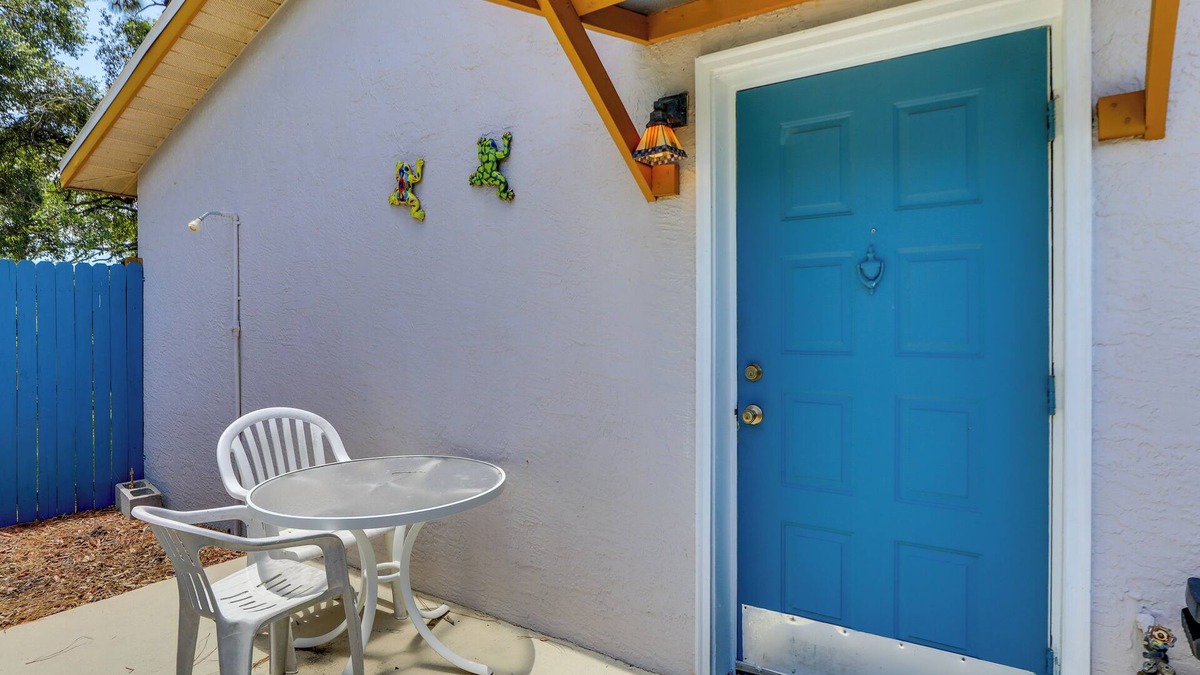 Pinellas Park Apartment | 7 Mi to Beach: Pinellas Park Studio w/Patio