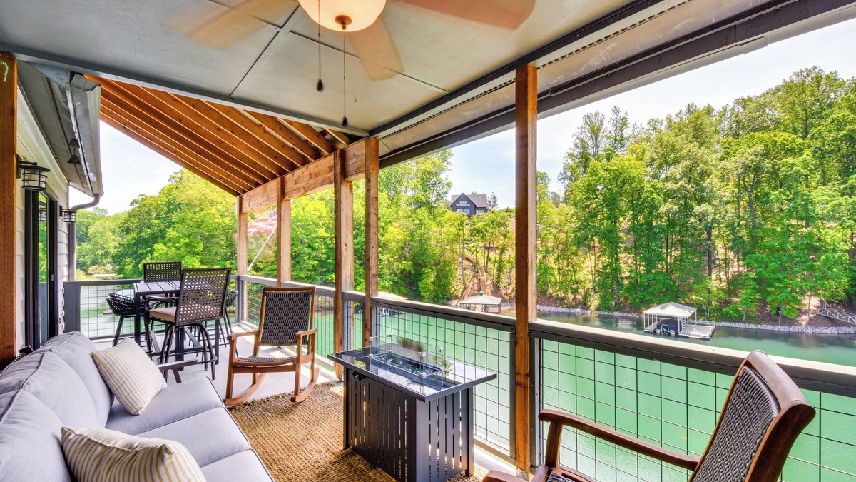 Seneca Condo | 7 Mi to Clemson Stadiums: Lake Keowee Getaway!
