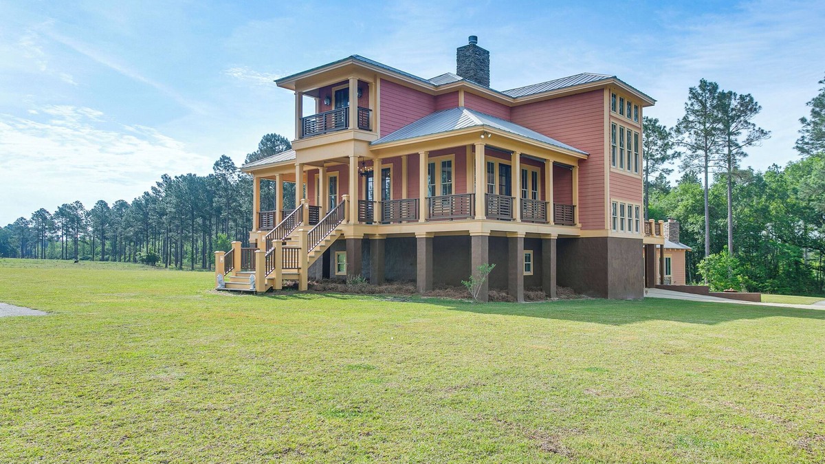 Irwinville House | 7 Mi to Downtown Fitzgerald: Spacious Home w/Deck