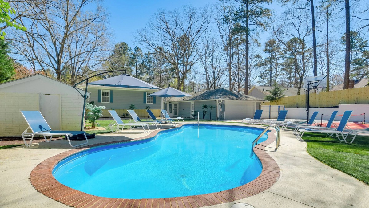 Durham House | 7 Mi to Dtwn Durham: Home w/Hot Tub & Game Room!