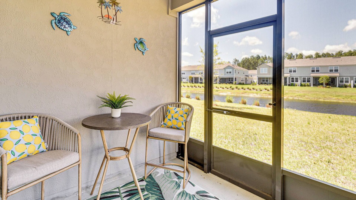 Palm Coast House | 7 Mi to European Village: Pond-Front Townhome!