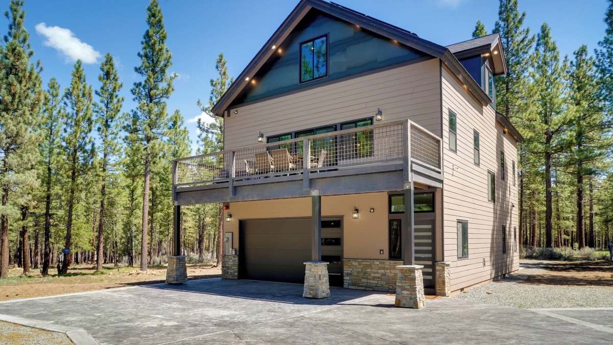 Iron Horse House | 7 Mi to Lake Davis: Family Outdoor Retreat w/Deck